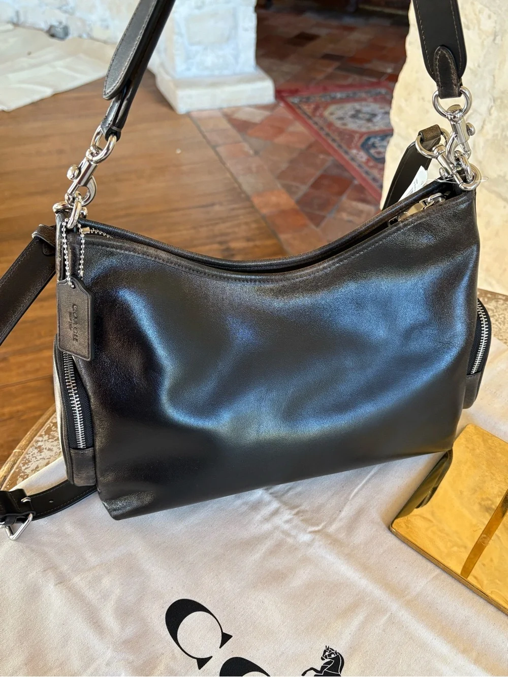 Coach compact black
